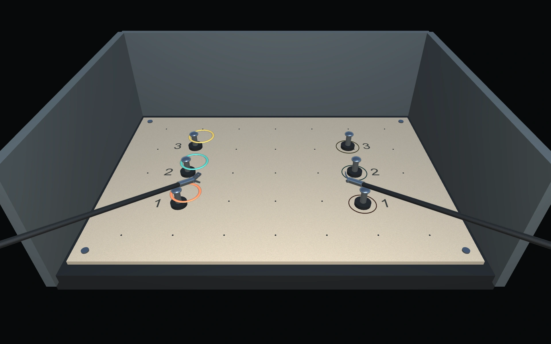 Escenario real del entrenador con instrumentos y bandas elásticas de colores sobre una plataforma